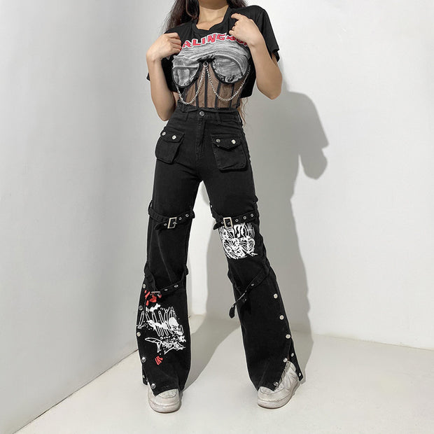 Jeanshose mit Gothic-Print, mehreren Taschen und hoher Taille