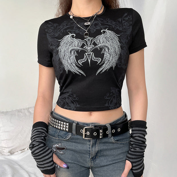 Enges T-Shirt mit Gothic-Flügel-Aufdruck in Kontrastfarbe