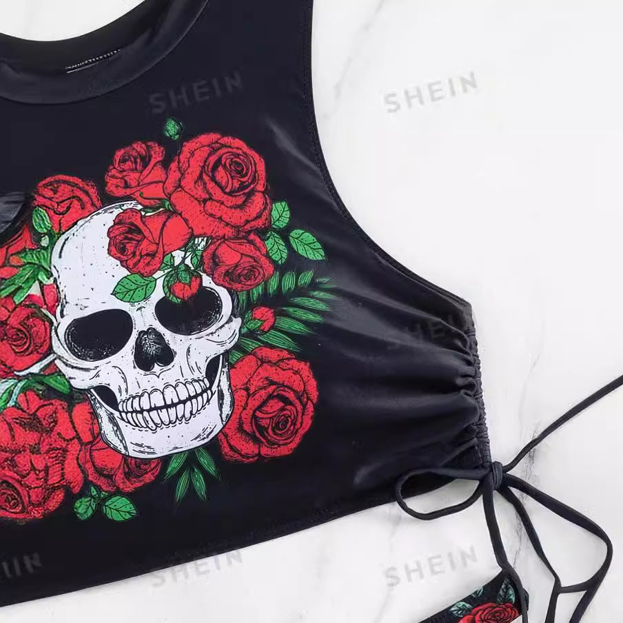 Bikini mit seitlichem Kordelzug und Totenkopf- und Blumenmuster