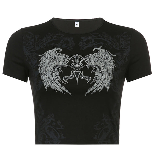 Enges T-Shirt mit Gothic-Flügel-Aufdruck in Kontrastfarbe
