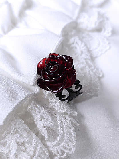 DUNKELROTER VINTAGE-RING MIT GOTHIC-ROSE