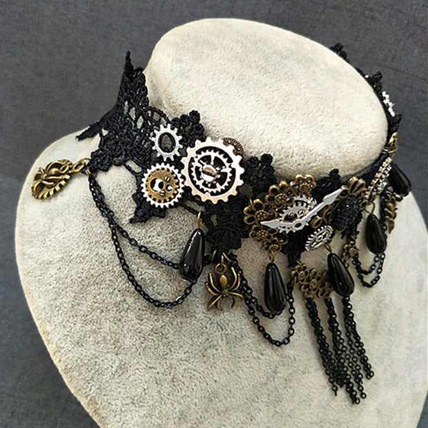 Steampunk-Halsband mit Spinnenanhänger aus Spitze 