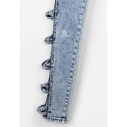 Sexy enge Jeans mit seitlich überkreuzten Riemen