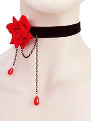Halskette mit roter Rose aus Spitze 