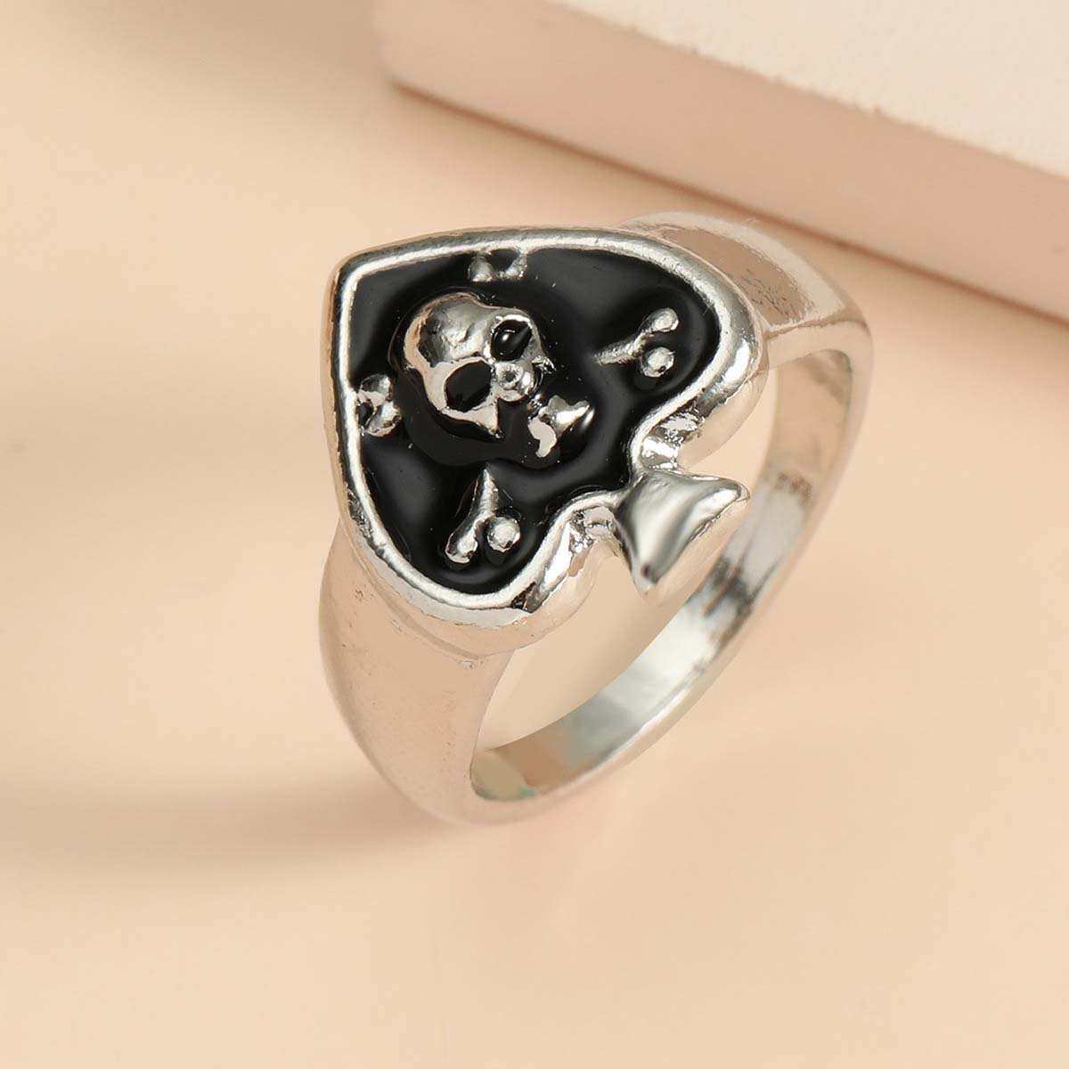 Retro Spade Skull Ring