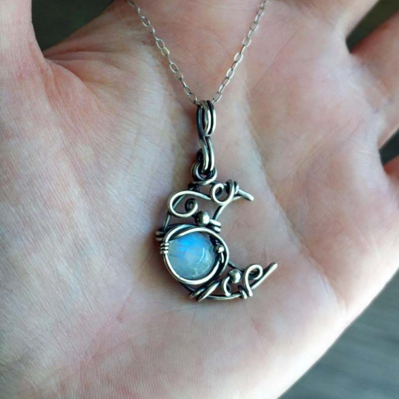 Retro Moonstone Moon Pendant Necklace