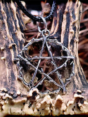 Schwarze Halskette mit Pentagramm-Anhänger 