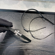 Bandeau en épingle à cheveux noir avec croix gothique