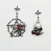 Ohrstecker mit Kreuz, Totenkopf und Pentagramm 