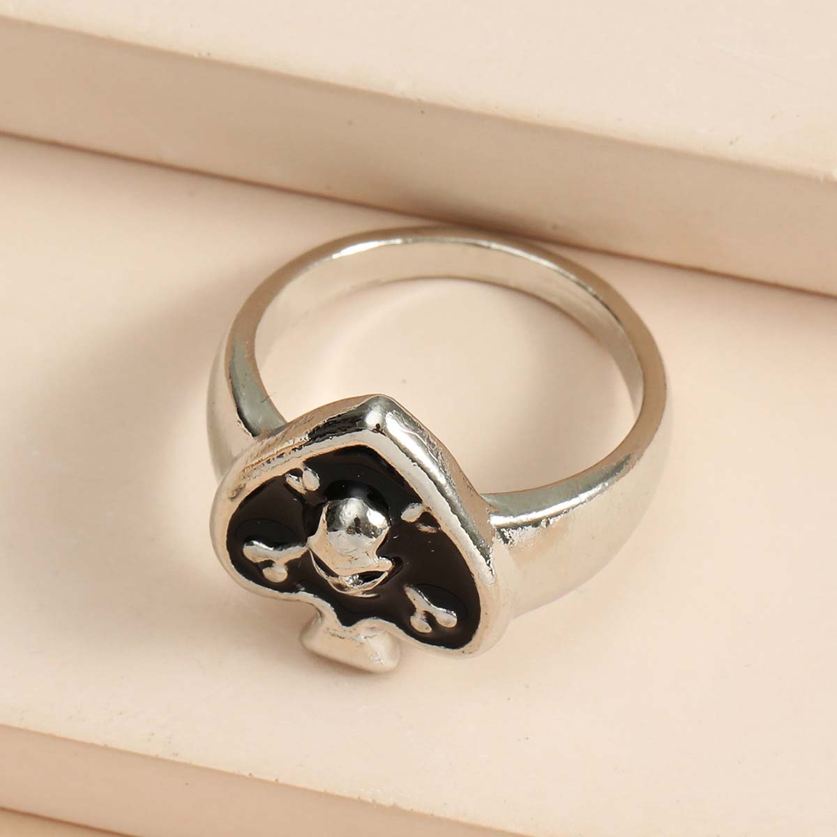 Retro Spade Skull Ring