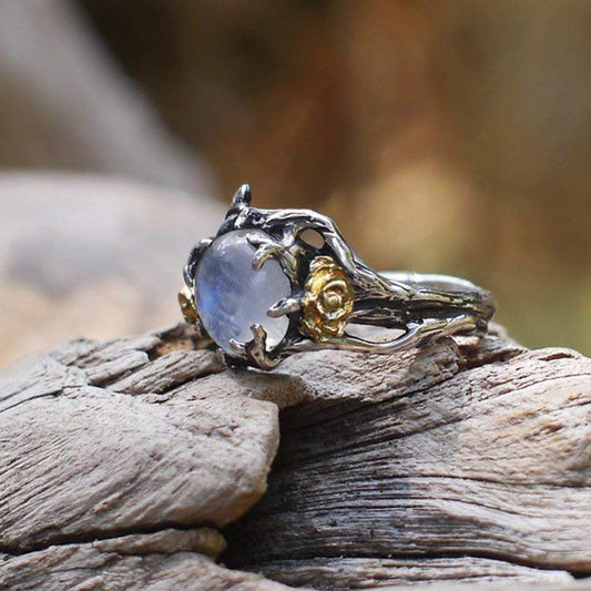 Ring mit Rosen und Blättern im Vintage-Stil 