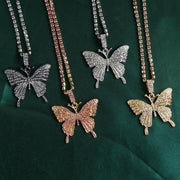 Doppellagige Halskette mit Schmetterlings-Anhänger und Strasssteinen 