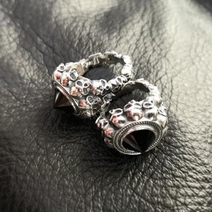 Bague avec pierres précieuses en forme de crâne de style punk 