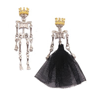 Ohrringe mit gekröntem Totenkopf und König und Königin 