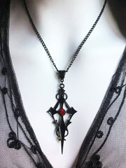 Schwarze spitze Vampir-Kreuz-Halskette 