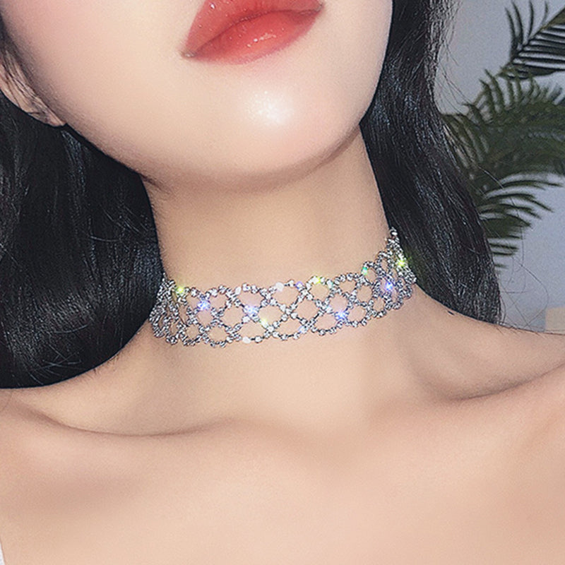 Hollowed-Out Rhinestone Fashion Choker