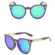 Sonnenbrille mit farbenfroher Totenkopf-Dekoration