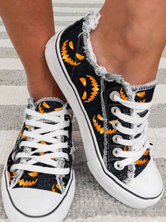 Chaussures en toile avec visage de citrouille d'Halloween