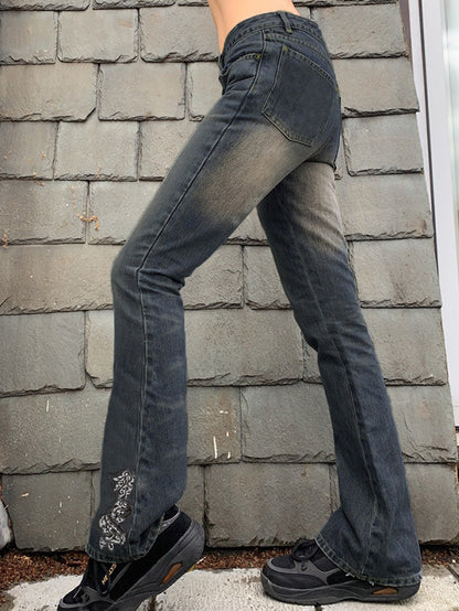 Retro-Bootcut-Jeans mit niedriger Taille und Stickerei 