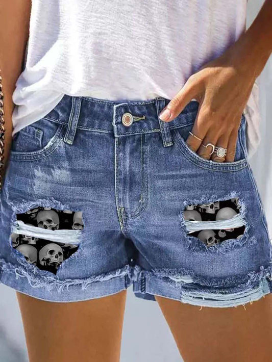 Jeansshorts mit zerrissenem Totenkopf-Print 