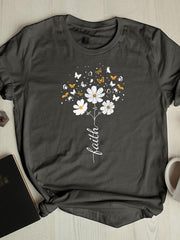 Kurzärmliges T-Shirt mit Schmetterlings- und Gänseblümchen-Print 