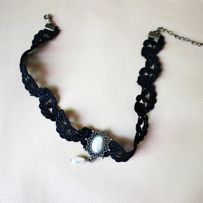 Elegant Pearl Lace Choker