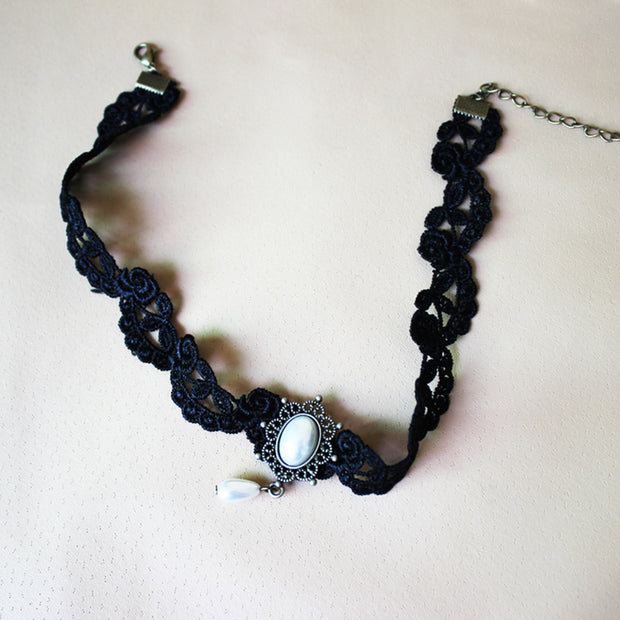 Elegantes Perlenspitzen-Halsband 