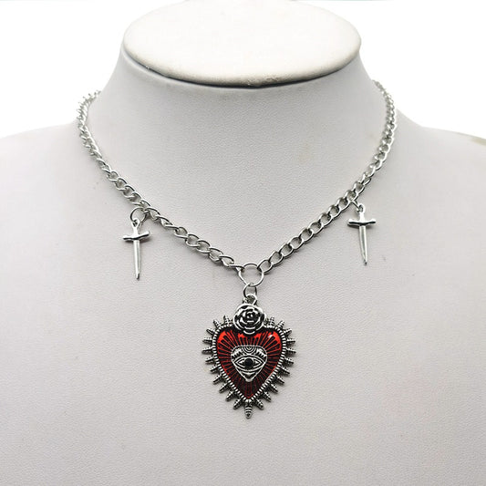 Collier pendentif en forme de coeur rose avec croix gothiques 