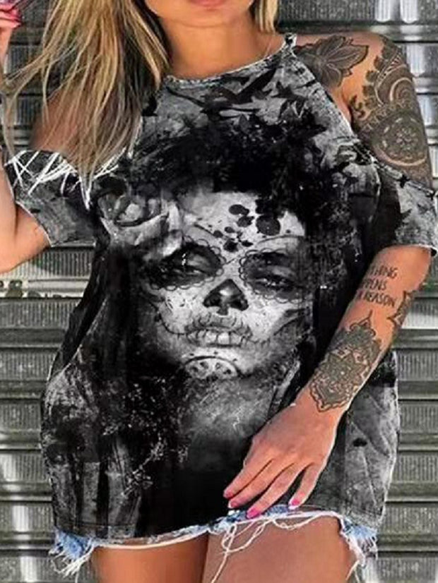 T-shirt imprimé gothique à épaules dénudées 