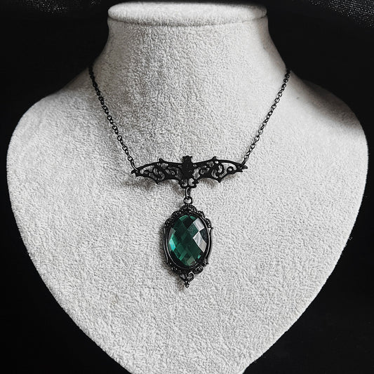 Collier en cristal vert Bat Goth Venom