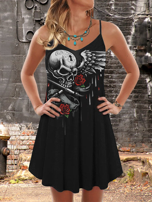 Trägerkleid mit geflügeltem Totenkopf-Print 