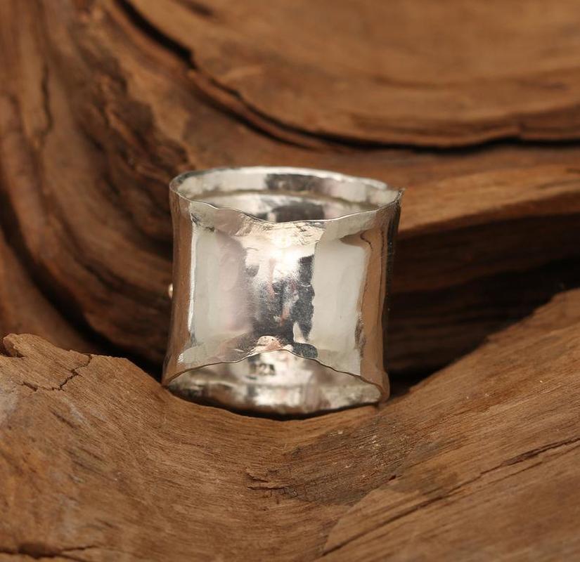 Bague en pierre précieuse libellule 