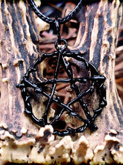 Schwarze Halskette mit Pentagramm-Anhänger 
