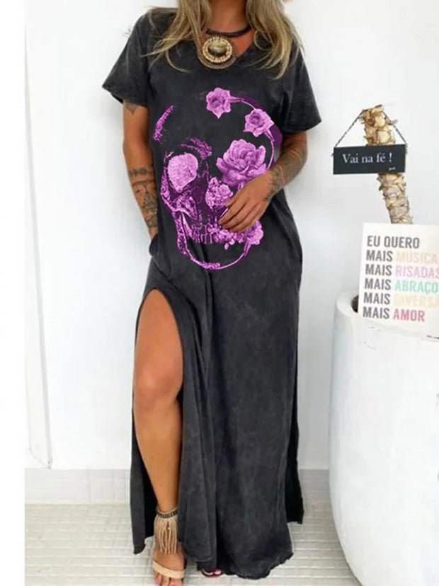 Lila Kleid mit V-Ausschnitt und Totenkopf-Print 