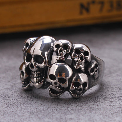 Modischer Ring mit Totenkopf-Motiv im Retro-Stil 