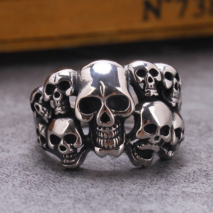 Modischer Ring mit Totenkopf-Motiv im Retro-Stil 