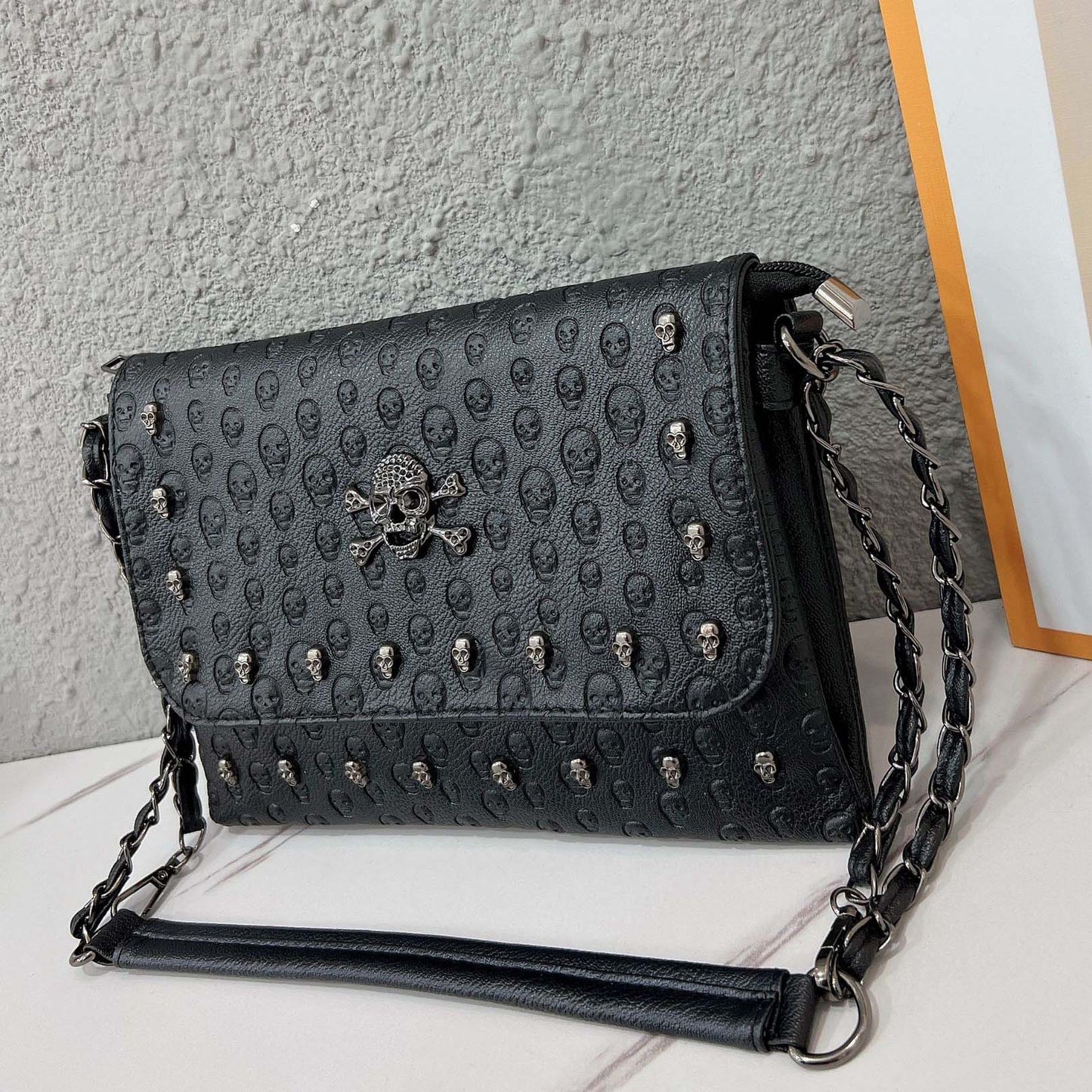 Retro Skull Chain Strap Shoulder Bag