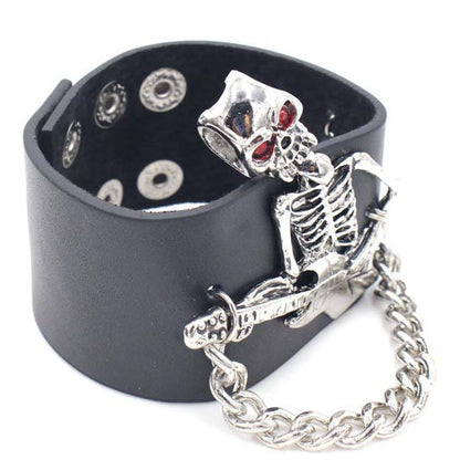 Breites Lederarmband mit Totenkopf-Gitarre 